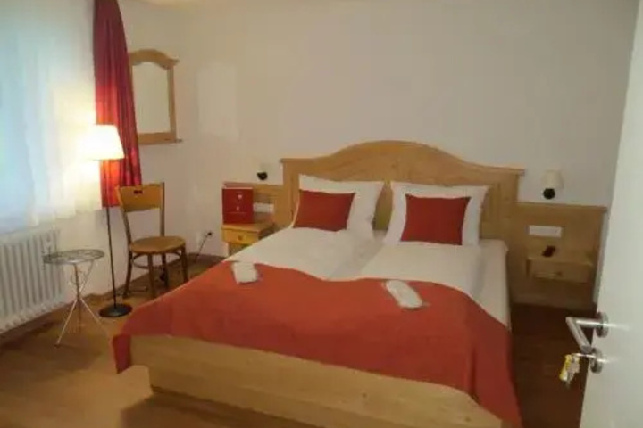 Room 2 of 16