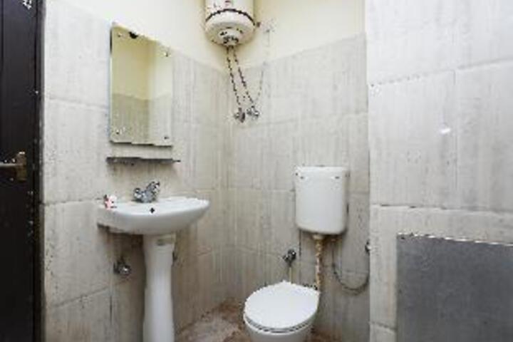 Room 4 of 30