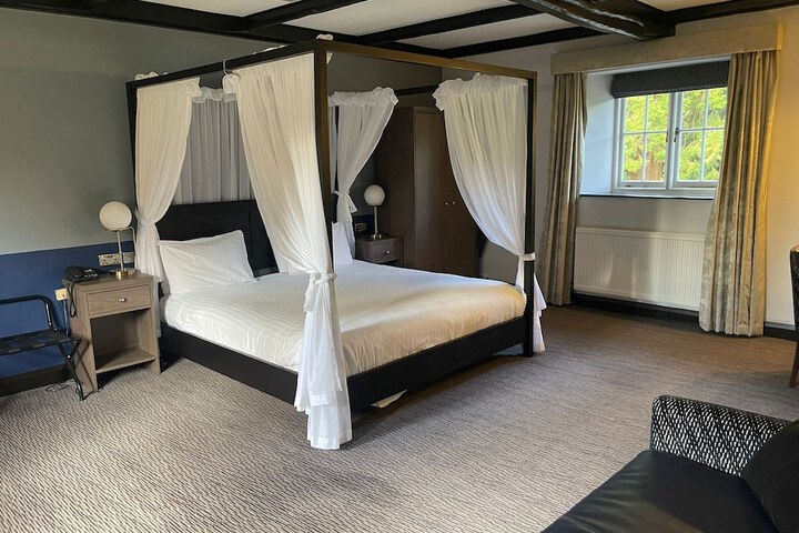 Room 26 of 93
