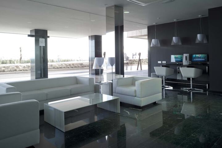 Entrance & Lobby