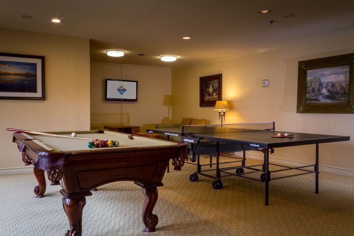 Lounge 87 of 136