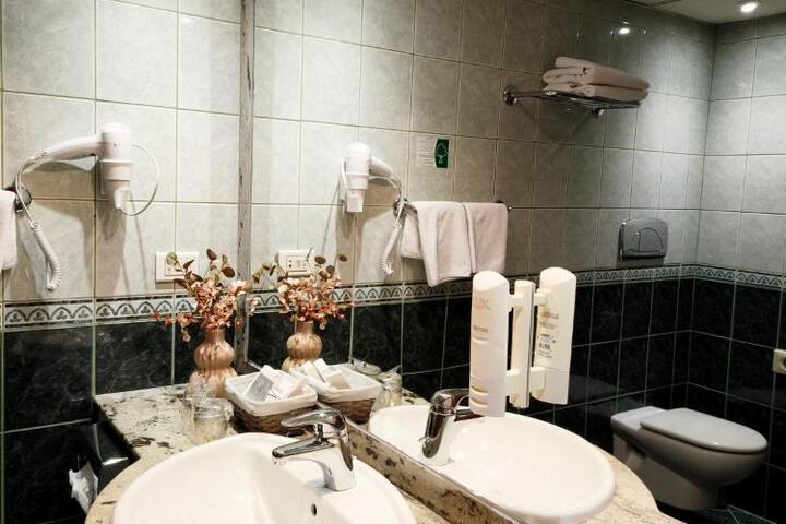Hotel Suite Photo
