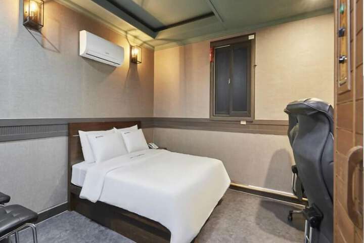 Room 14 of 44