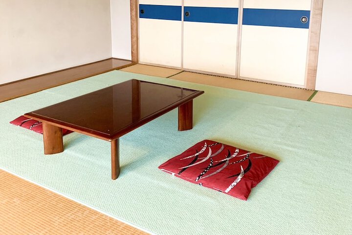 Room 6 of 33