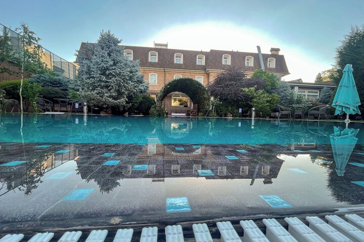 Pool 62 of 74