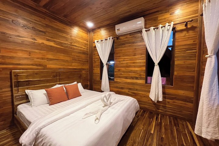 Room 9 of 26