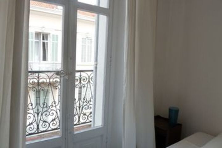 Room 7 of 18