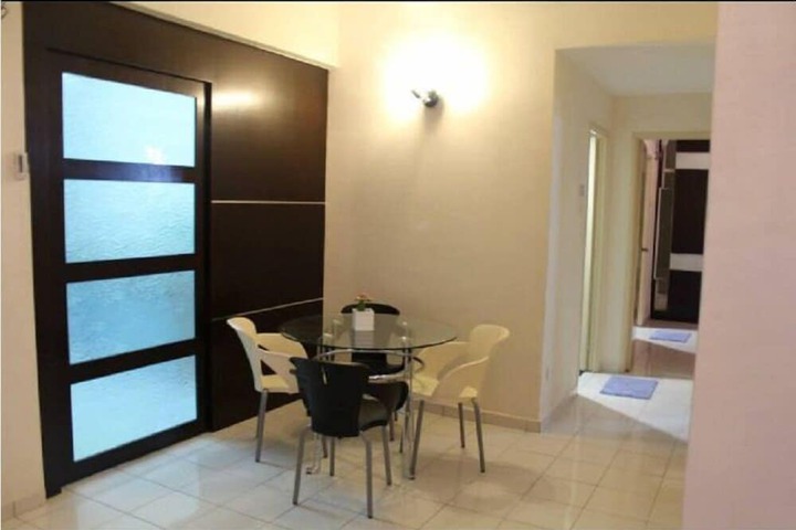 Room 7 of 11
