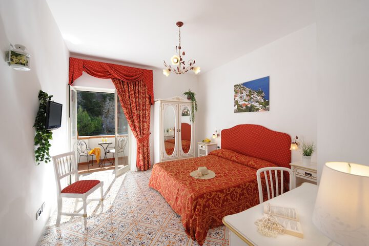Room 4 of 17