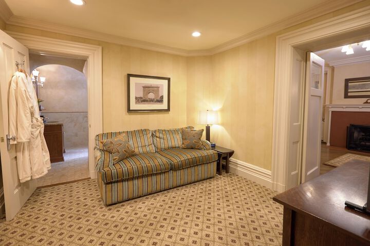 Room 18 of 37
