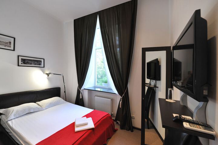 Room 32 of 60