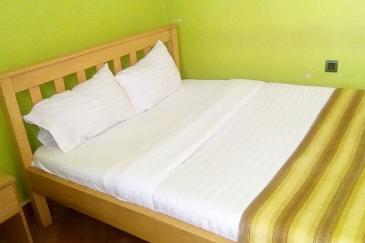 Room 9 of 29