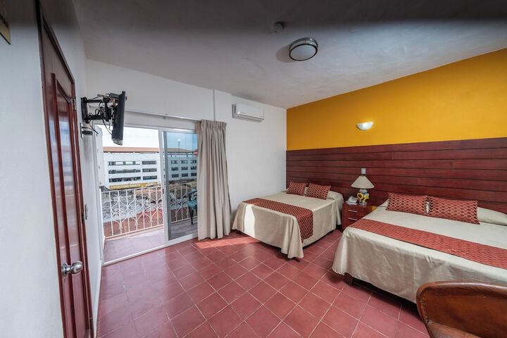 Room 16 of 103