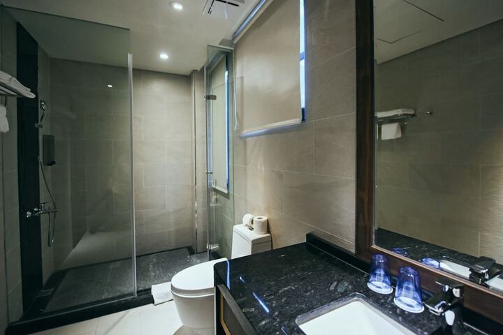 Room 73 of 153