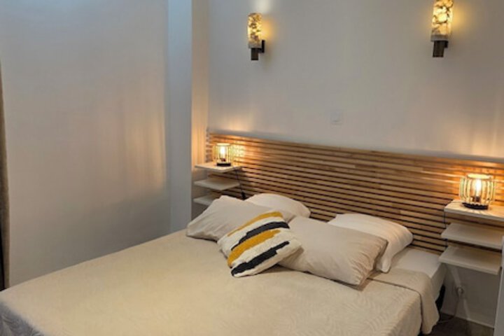 Room 4 of 33