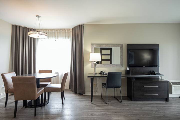 1 King Accessible Studio Suite Water Front (3 of 14)