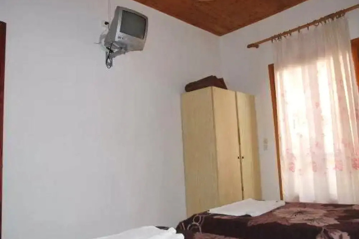 Room 2 of 7