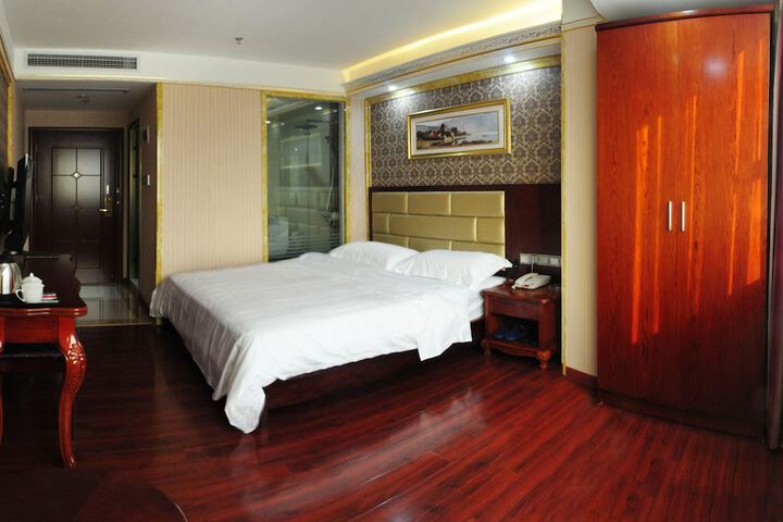 Room 5 of 20