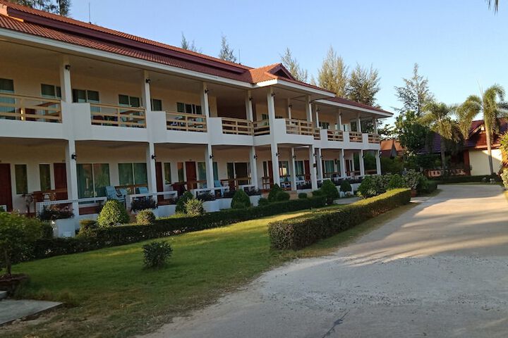 Hotel 81 of 100