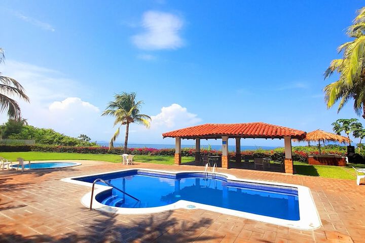 Hotel Pool