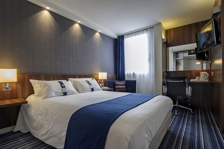 Room 10 of 43