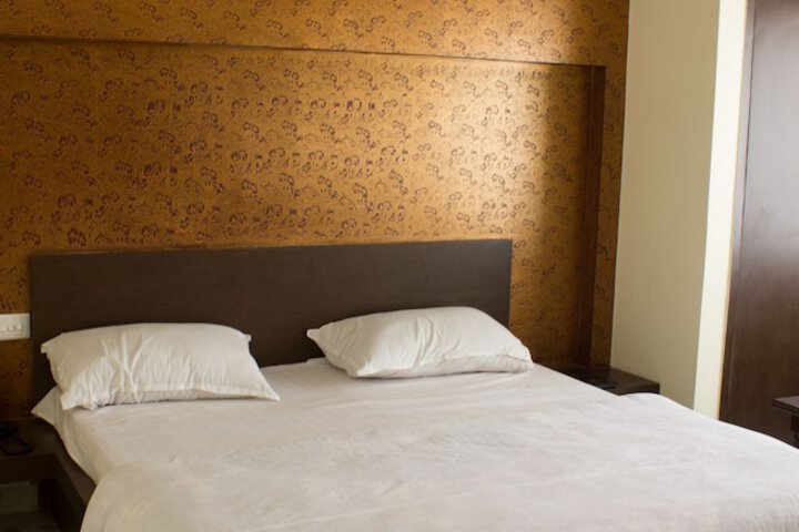 Room 8 of 17