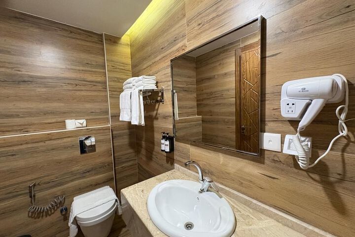 Room 16 of 25
