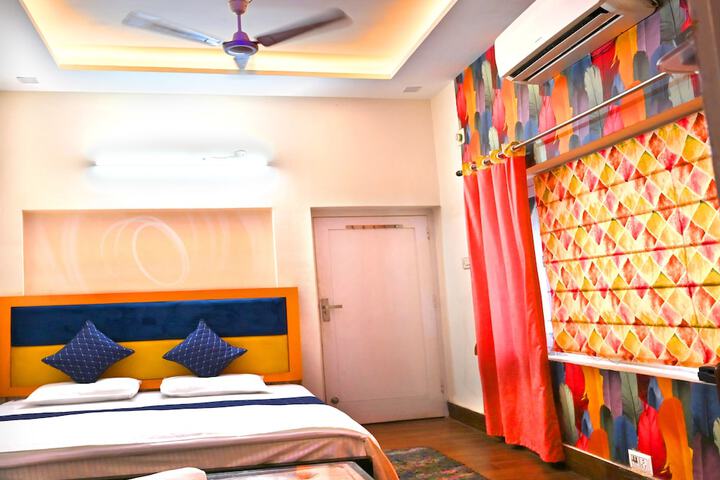 Room 11 of 24