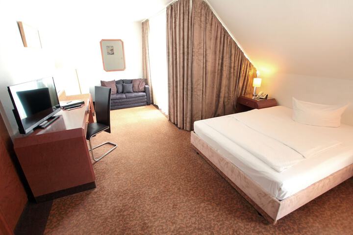 Room 10 of 57