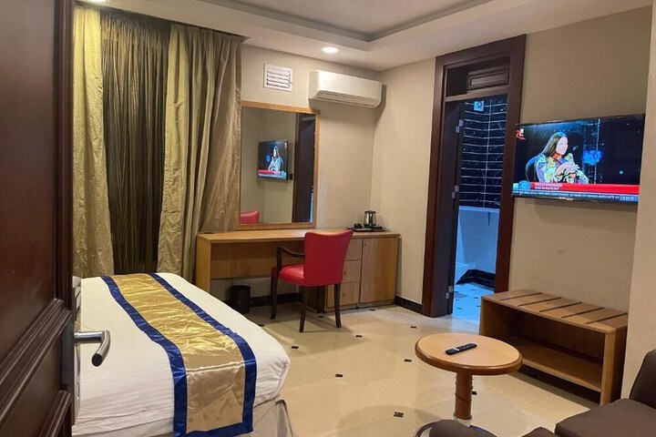 Room 27 of 114