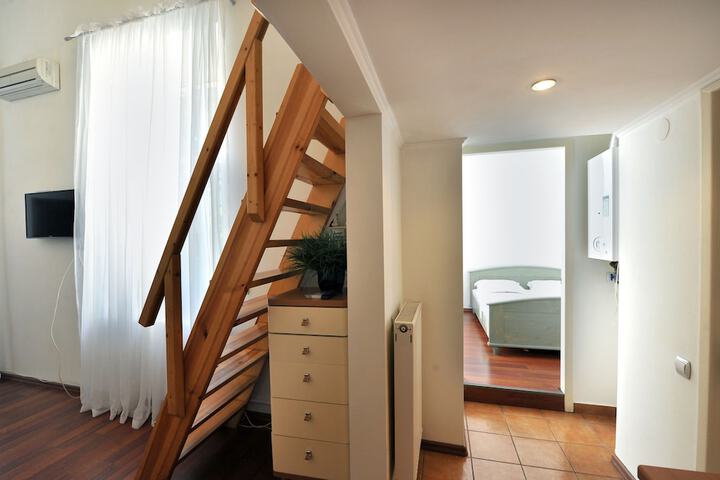Room 10 of 60