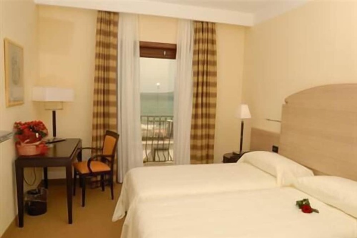 Room 9 of 26