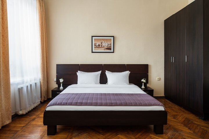 Room 16 of 48