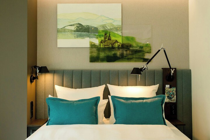 Room 4 of 34