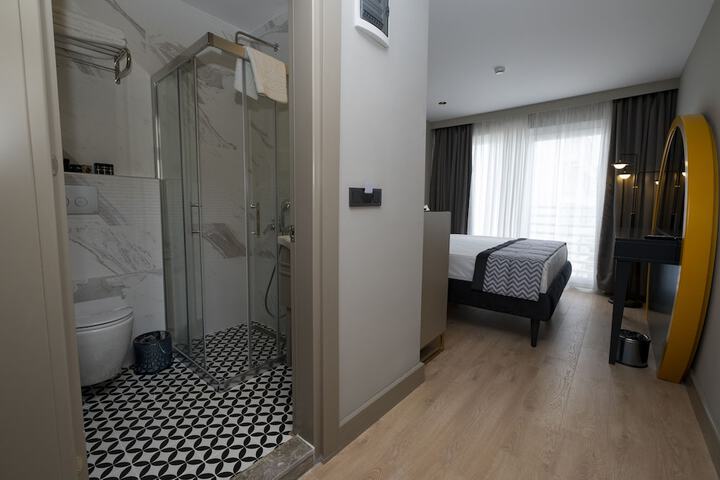 Room 35 of 61