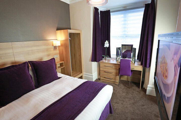 Room 6 of 193
