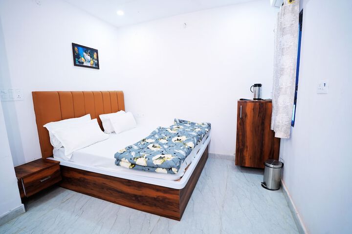 Room 2 of 18