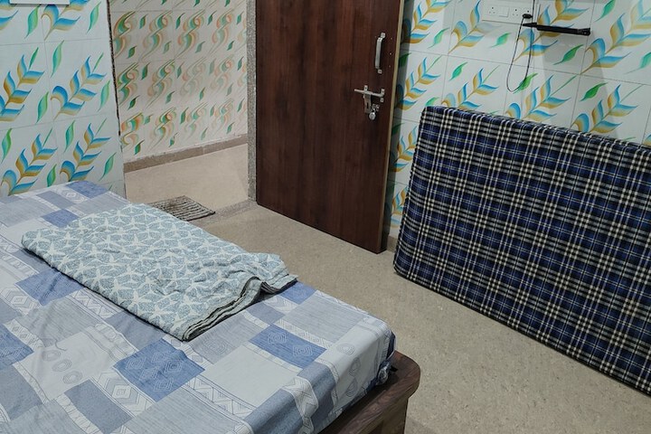 Room 11 of 17