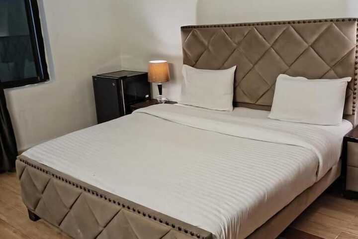 Room 2 of 8