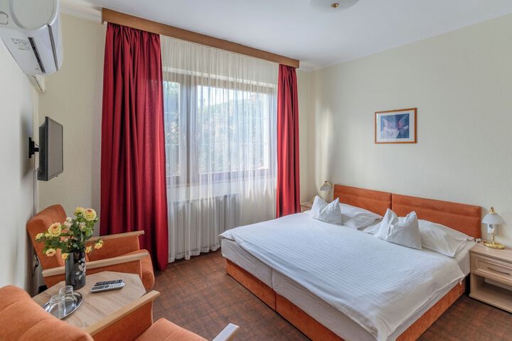 Room 25 of 65