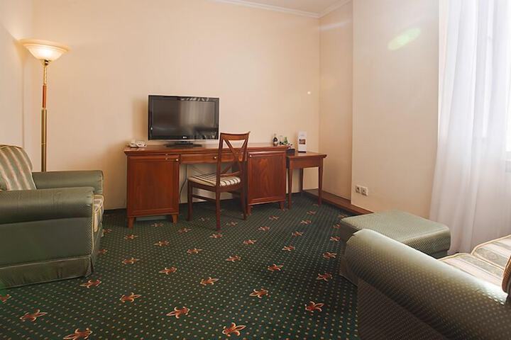 Room 12 of 36