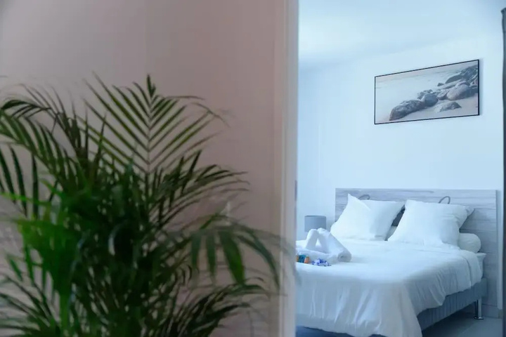 Room 3 of 16