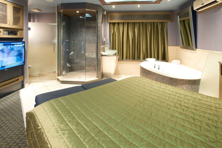 Room 4 of 78