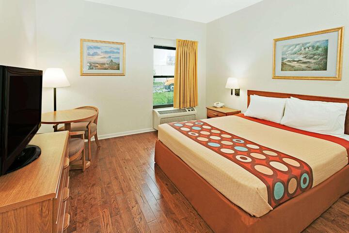 1 King Bed (4 of 9)