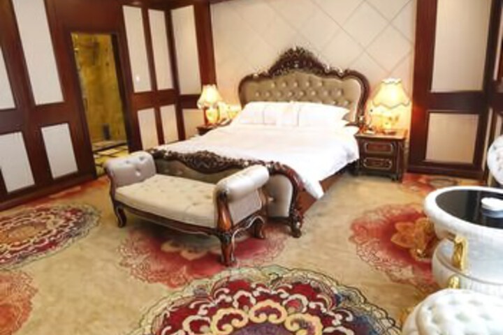 Room 8 of 8
