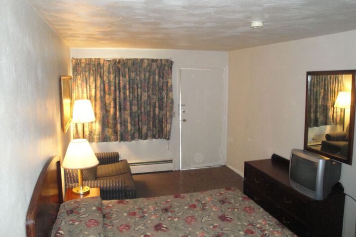 Room 5 of 14