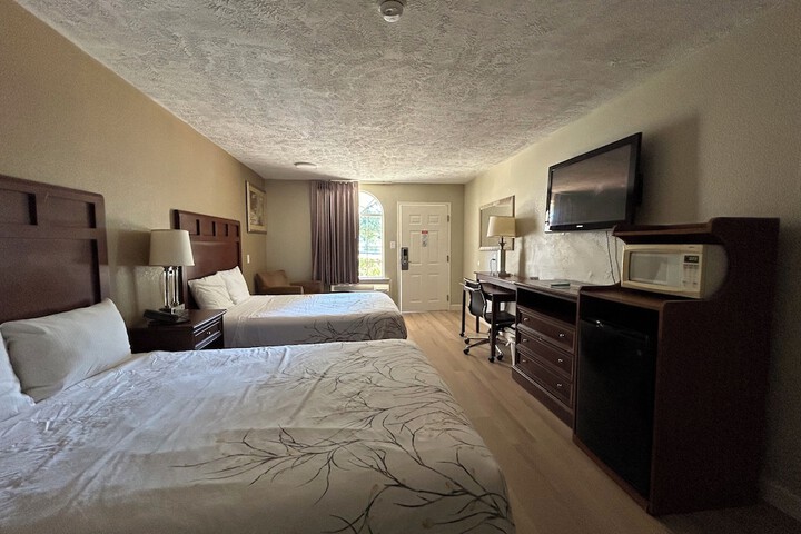 Room 25 of 52