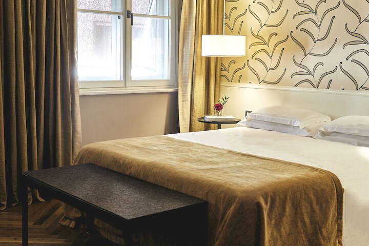 Room 33 of 96