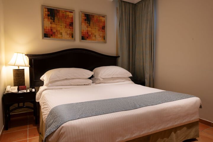 Room 3 of 51