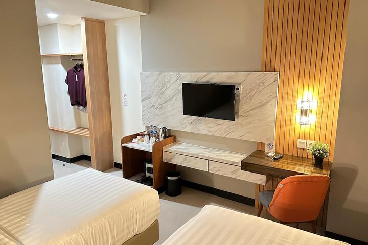 Room 11 of 36